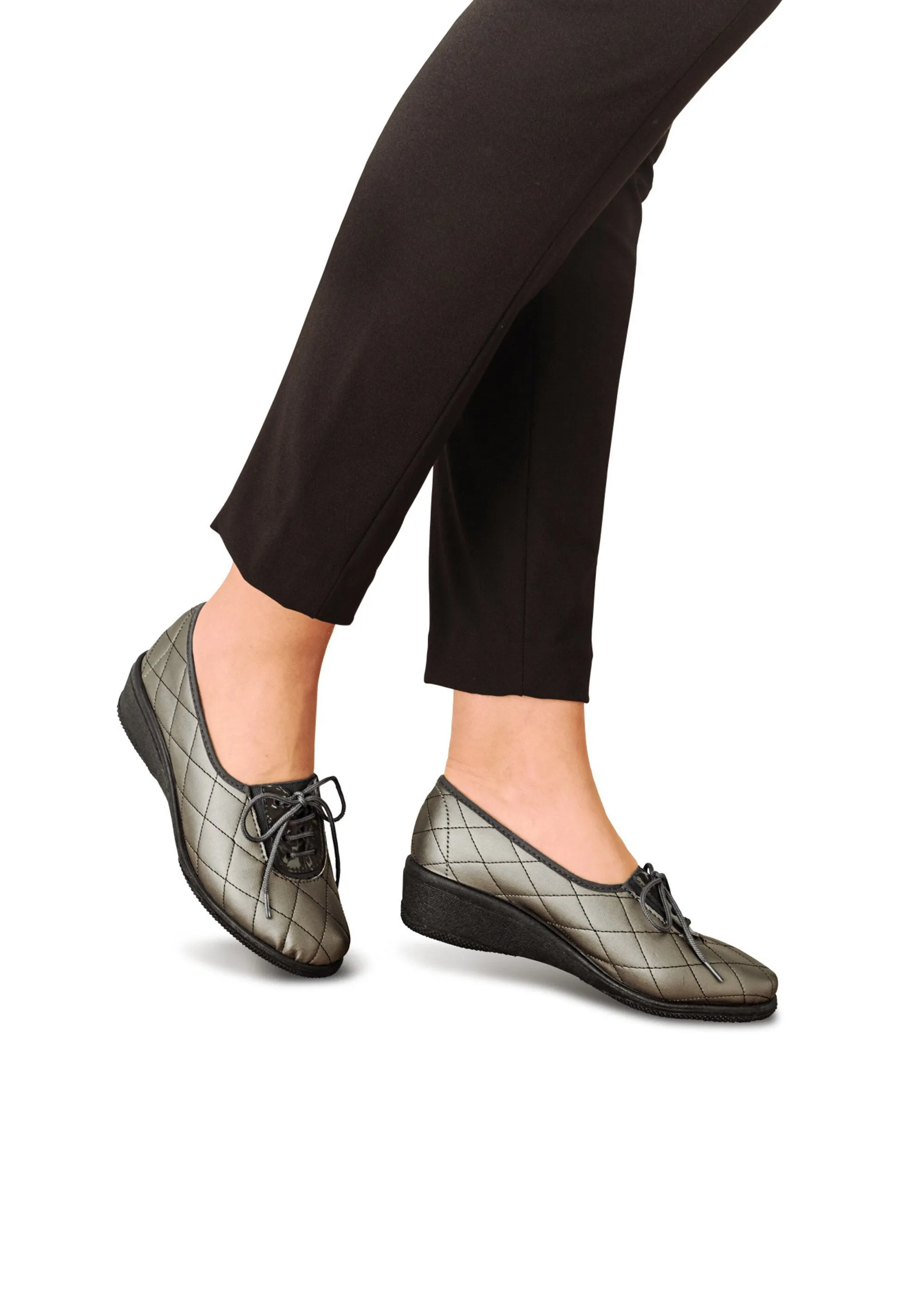 Derby comfort width elasticated lace effect