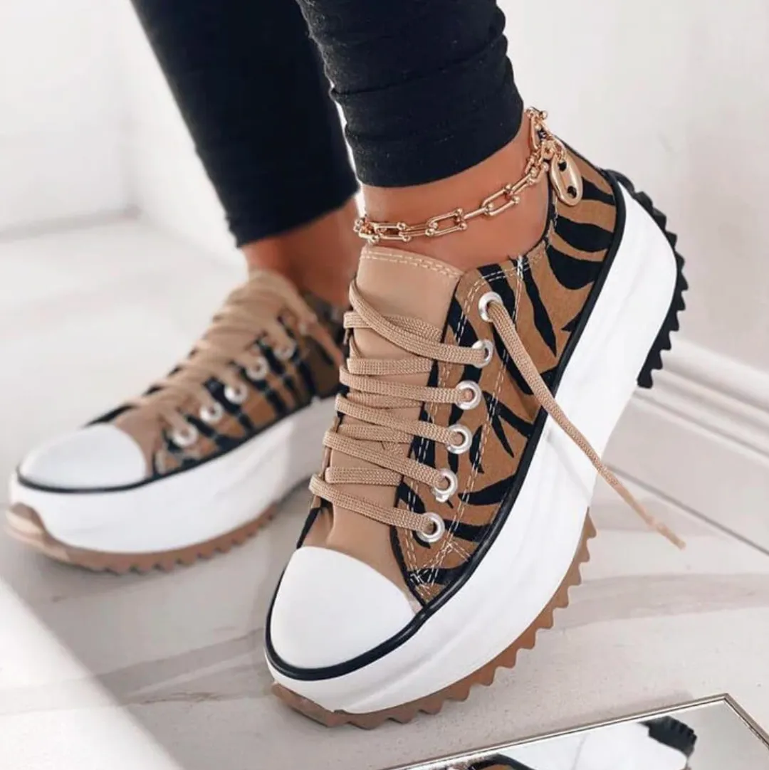 Elegant and detailed supportive summer footwear