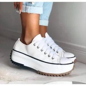 Elegant and detailed supportive summer footwear