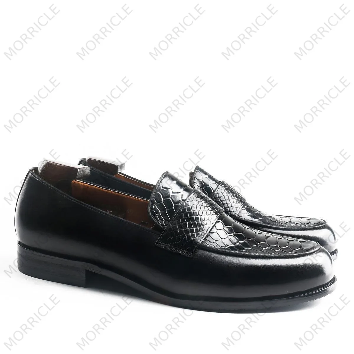 Embossed Crocodile Pattern Full Strap Loafers