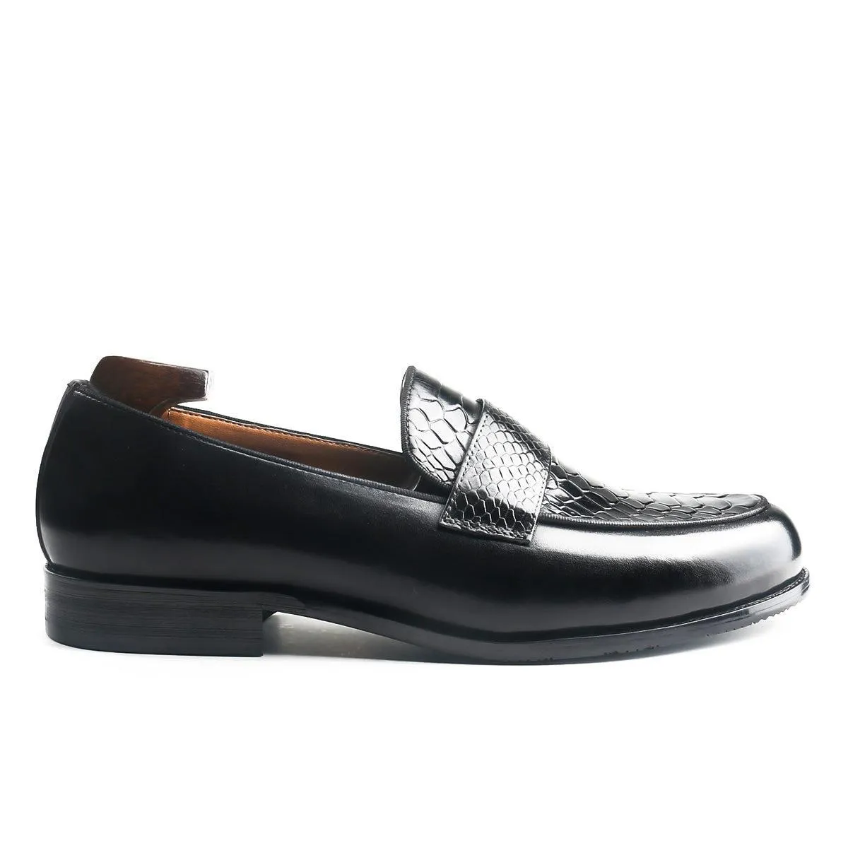 Embossed Crocodile Pattern Full Strap Loafers