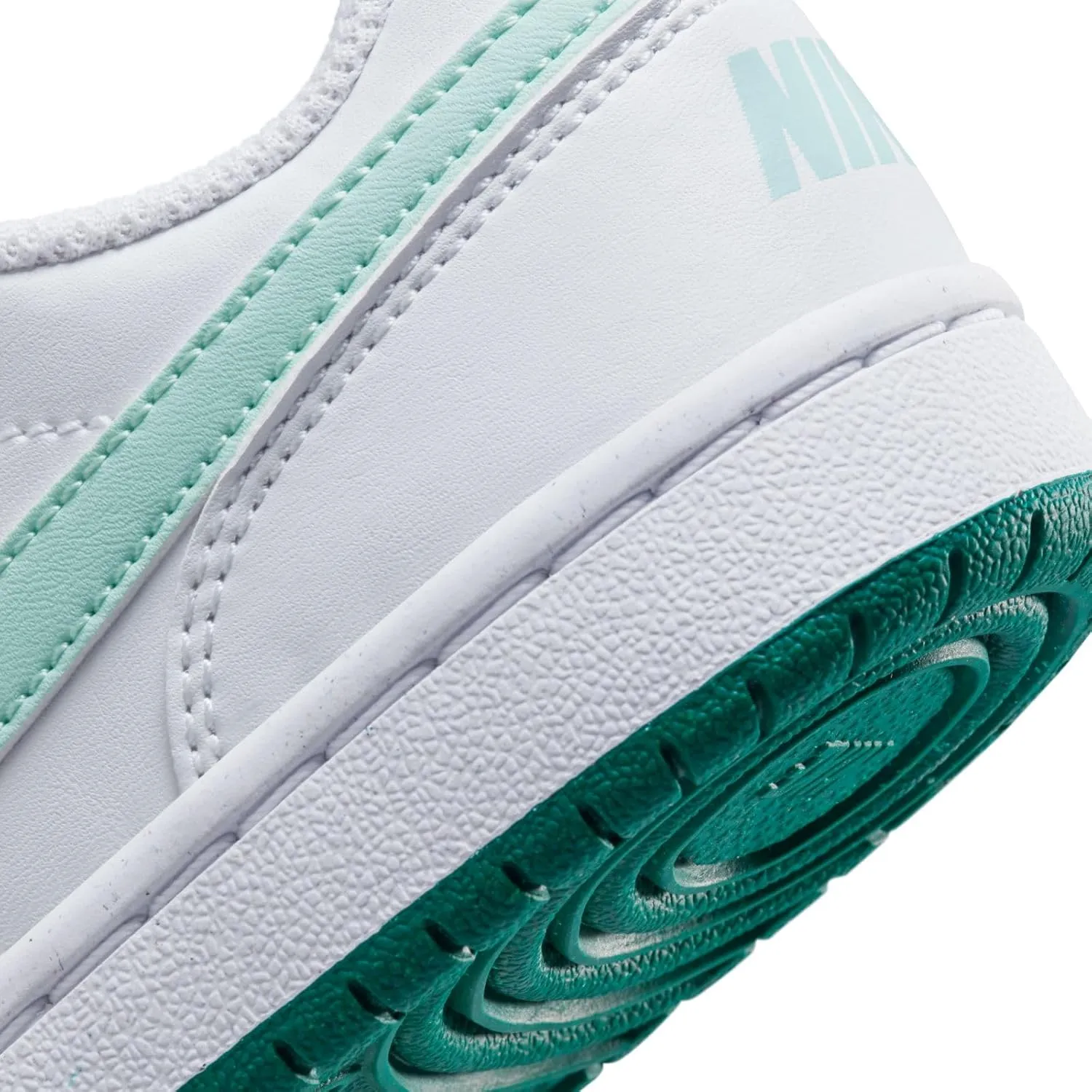 NIKE Boy's Sneaker