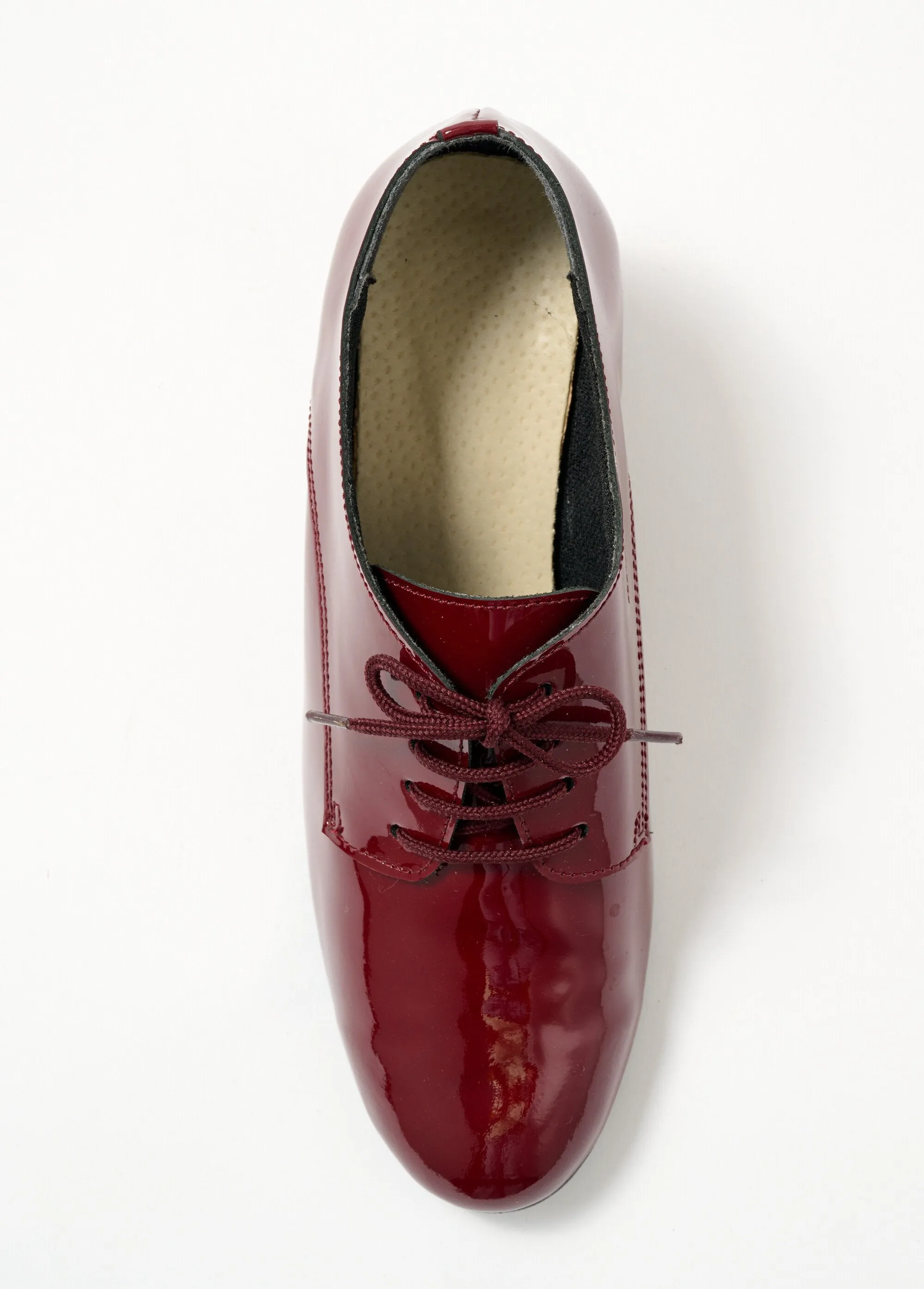 Patent leather lace-up Derbies with comfort width heels