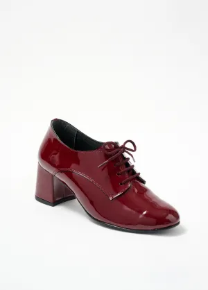 Patent leather lace-up Derbies with comfort width heels