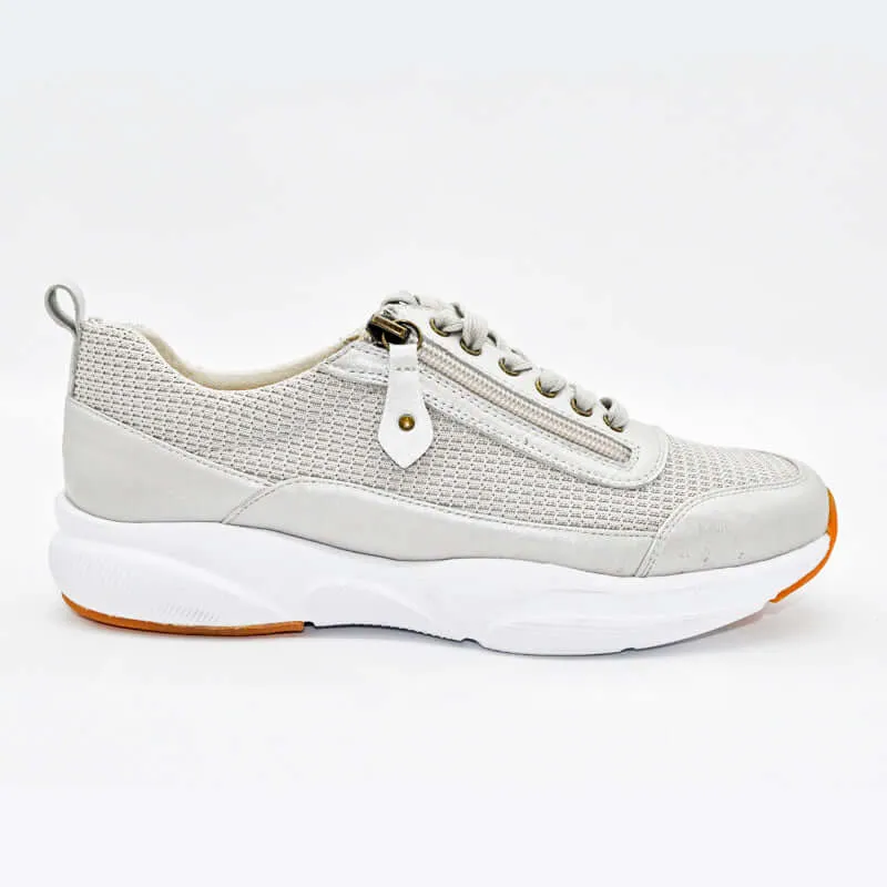 Pure Comfort Aced Sneaker