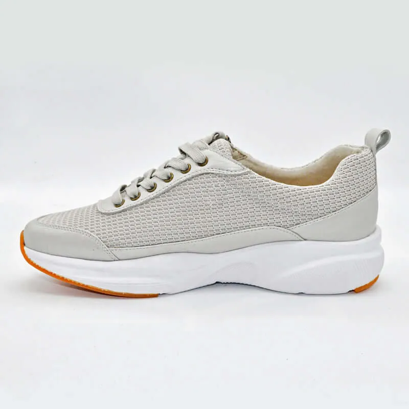 Pure Comfort Aced Sneaker