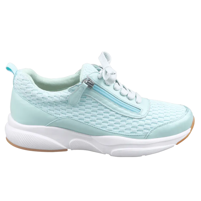 Pure Comfort Aced Sneaker