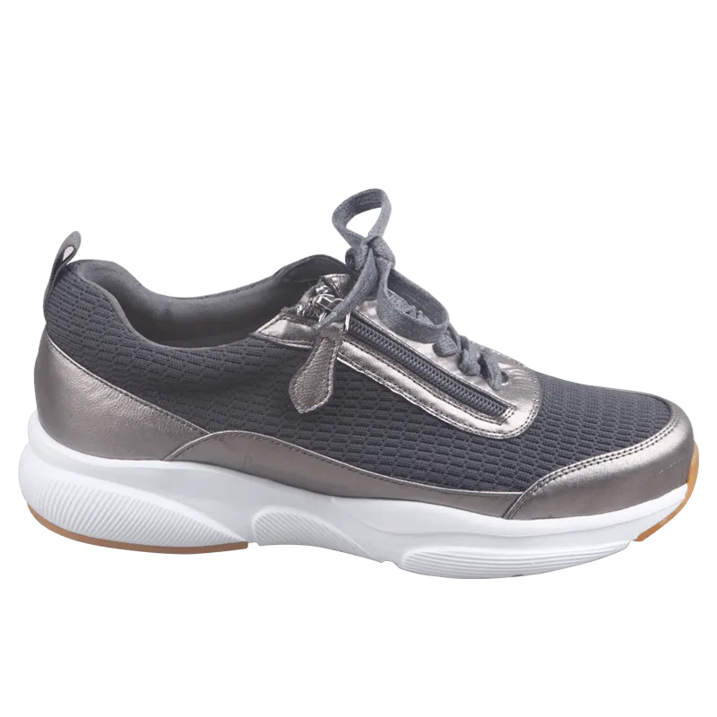 Pure Comfort Aced Sneaker