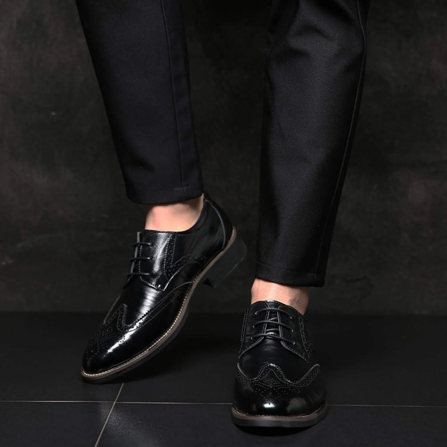 Santimon Men's Wingtip Oxford Shoes Classic Brogue Dress PU Leather Lace Up Casual Shoes