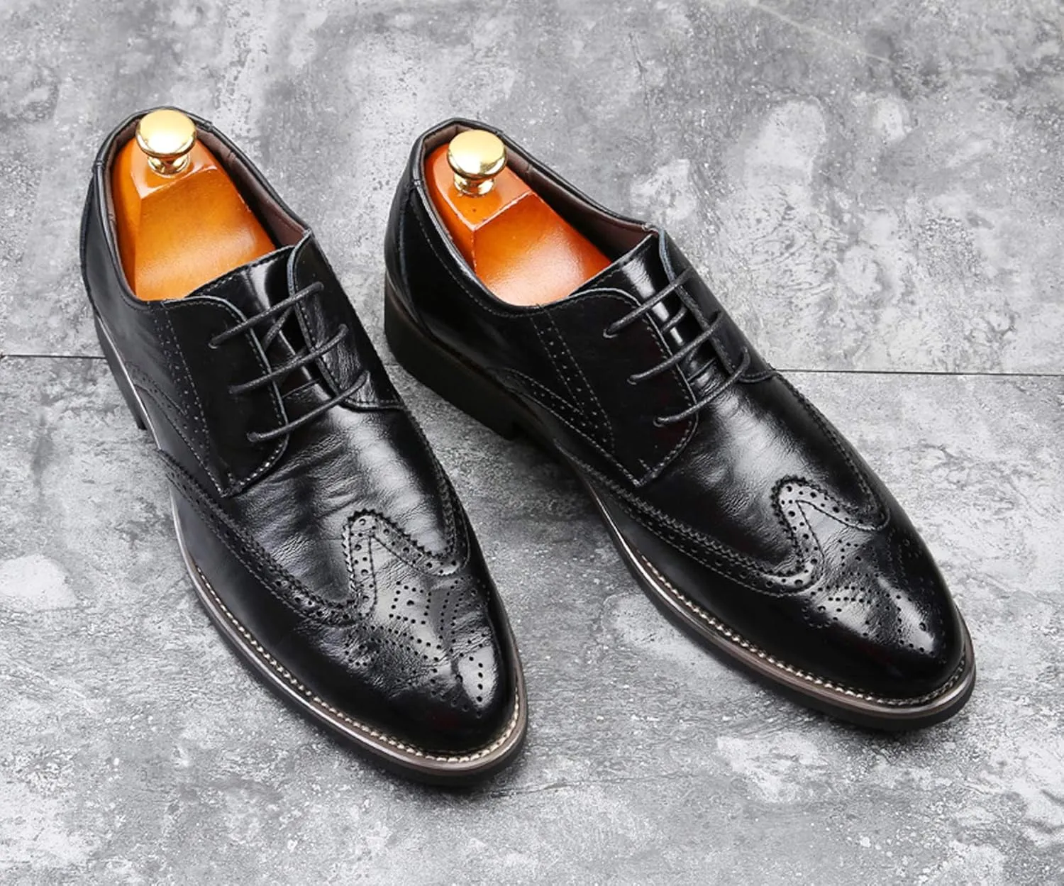 Santimon Men's Wingtip Oxford Shoes Classic Brogue Dress PU Leather Lace Up Casual Shoes