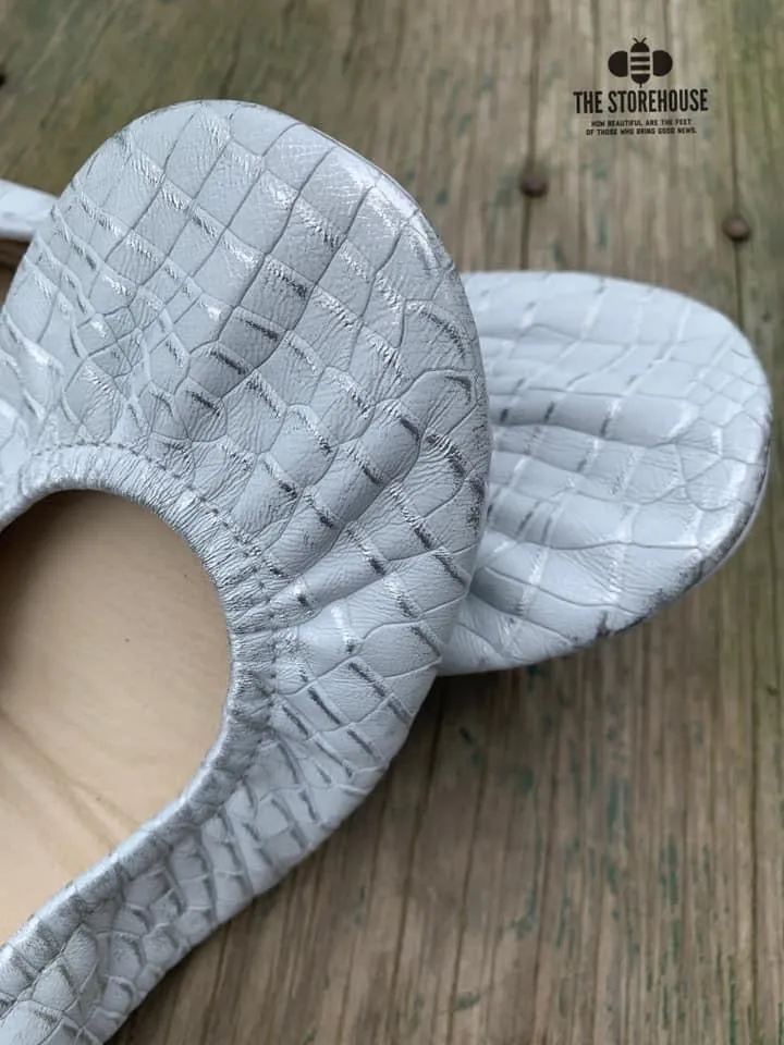 Silver White Gator Storehouse Flat