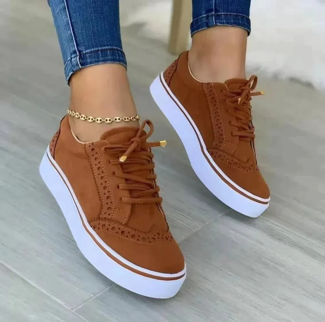Supportive and versatile orthopedic Sneakers