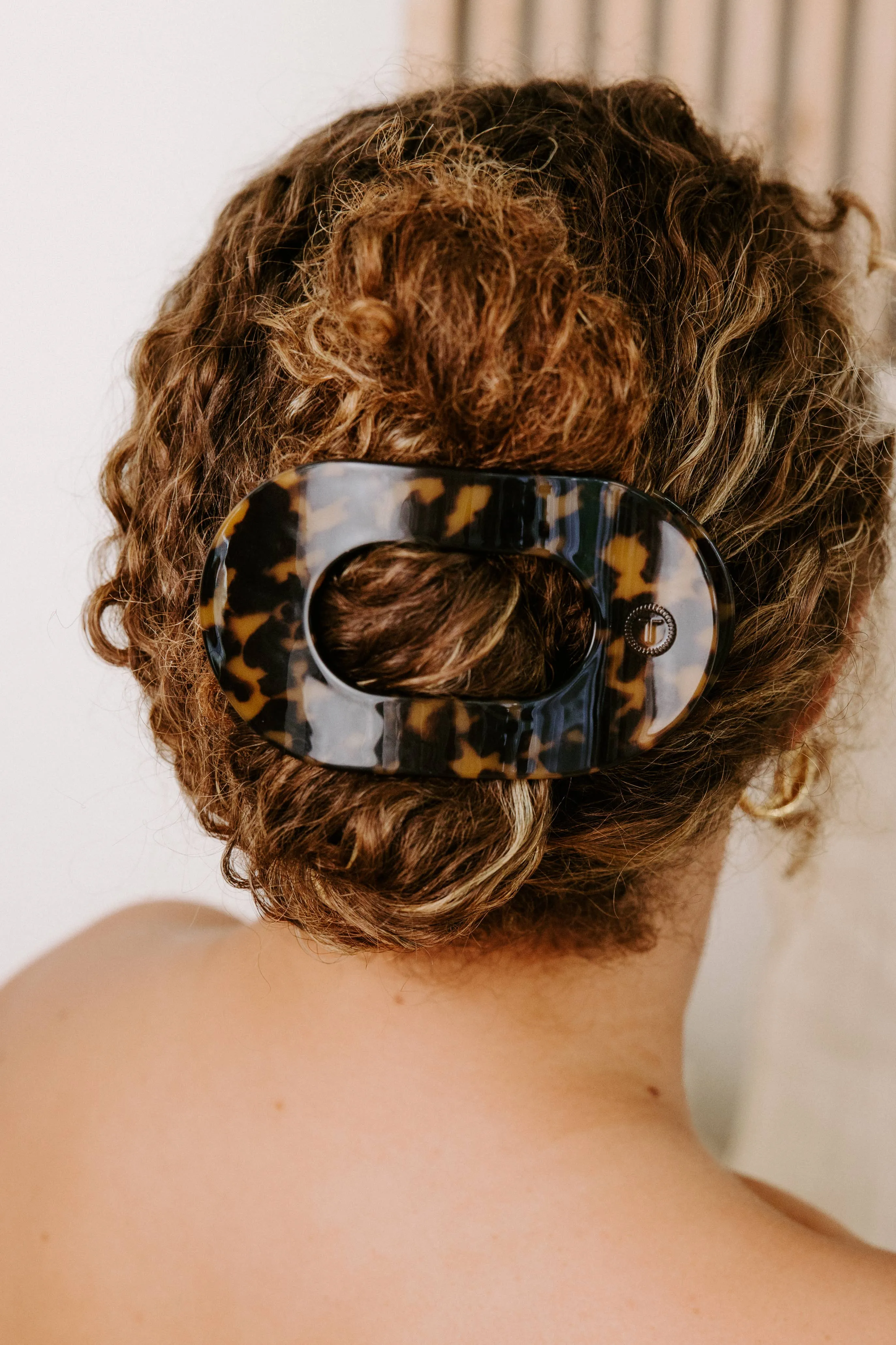 Tortoise Flat Round Clip