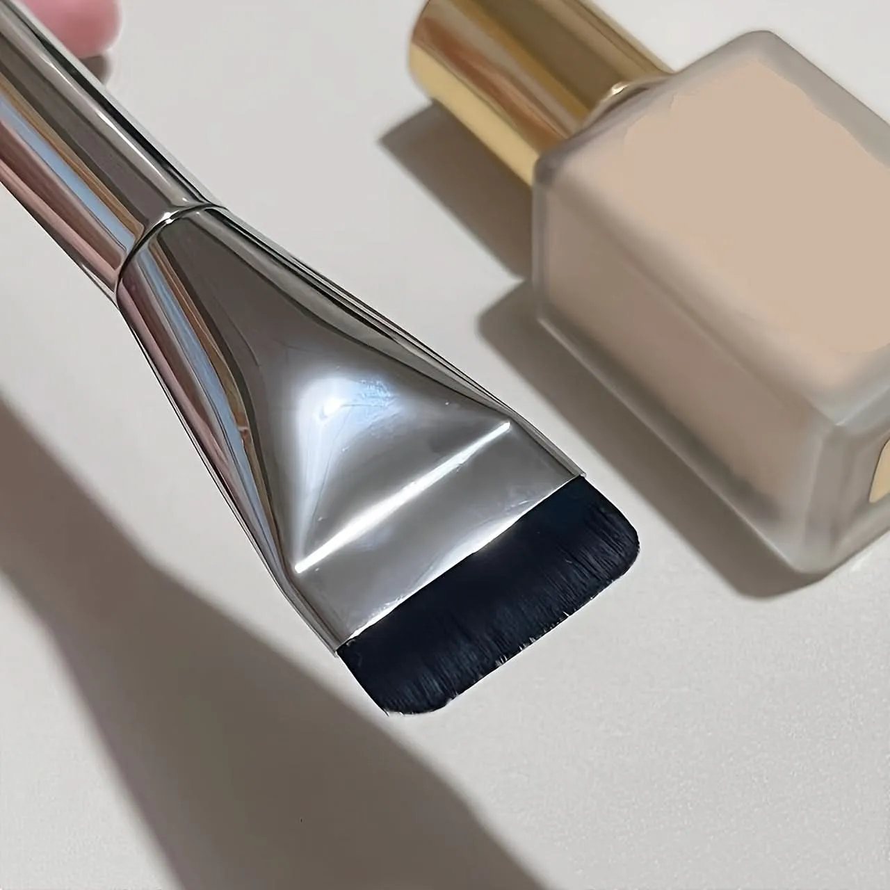 Ultra-Thin Flat Foundation & Mask Brush