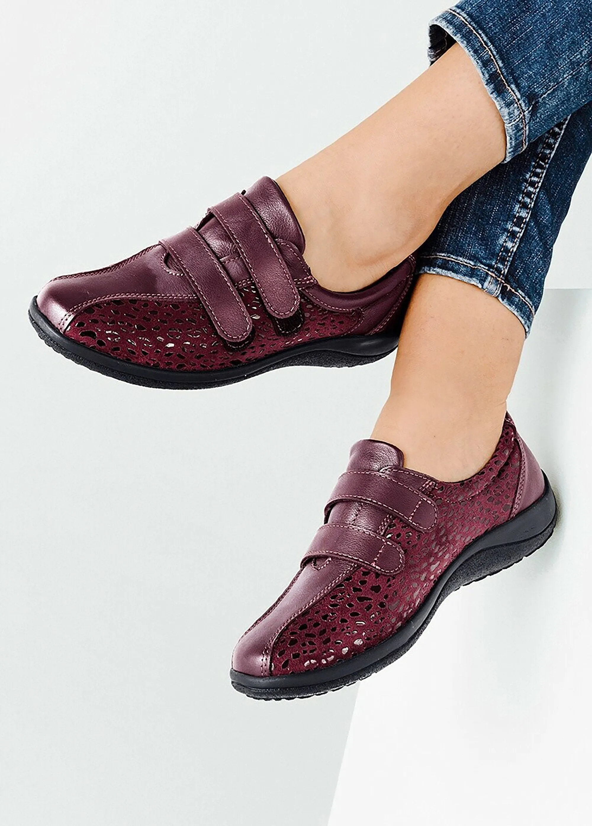 Wide leather derbies for sensitive feet