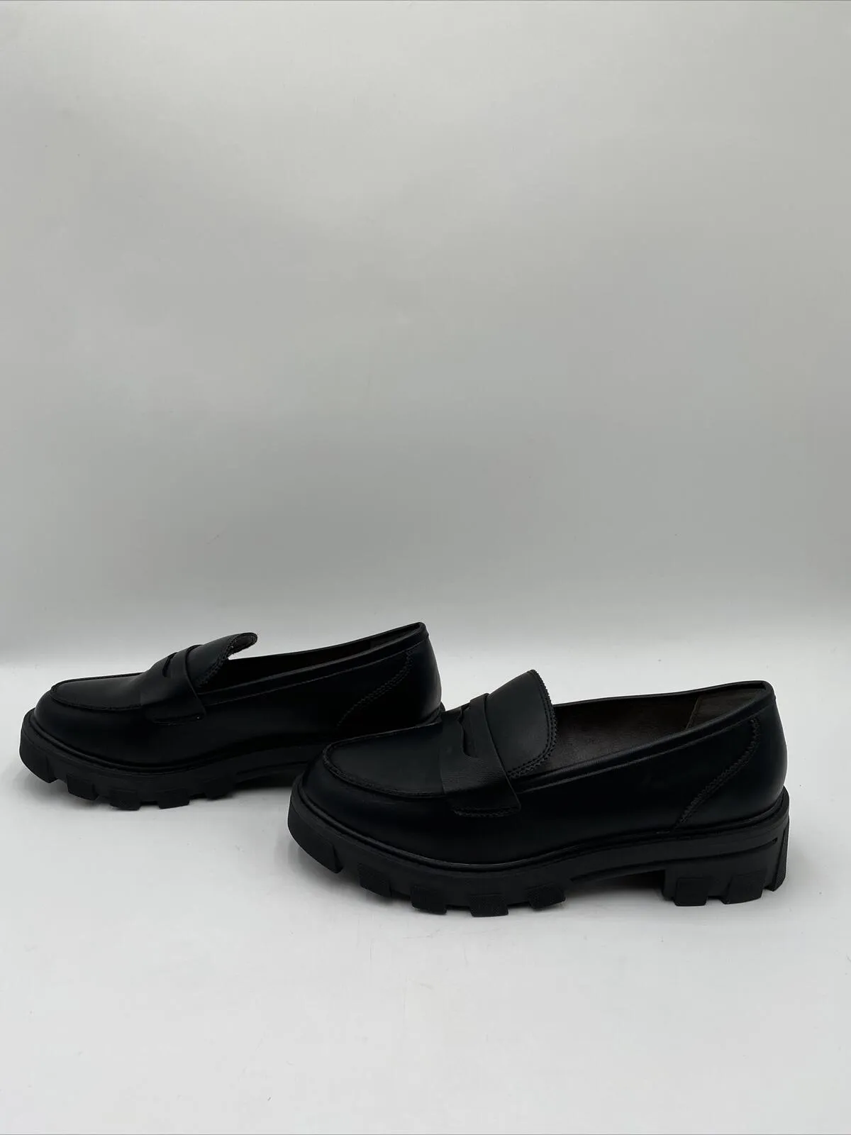 Women’s Crown Vintage Lane Loafer Black Size 7.5M - Very Good