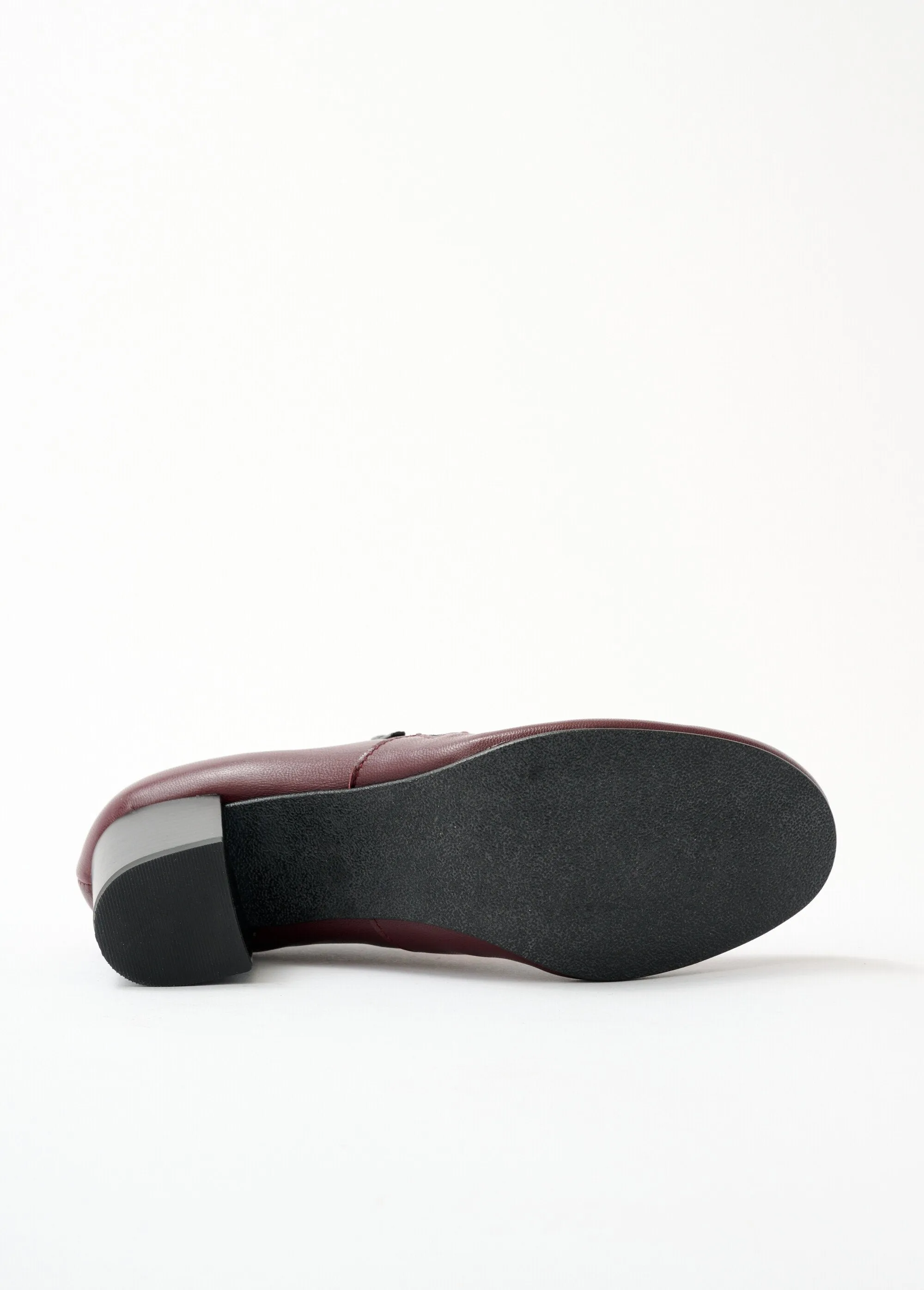 Zipped trotter derby comfort width