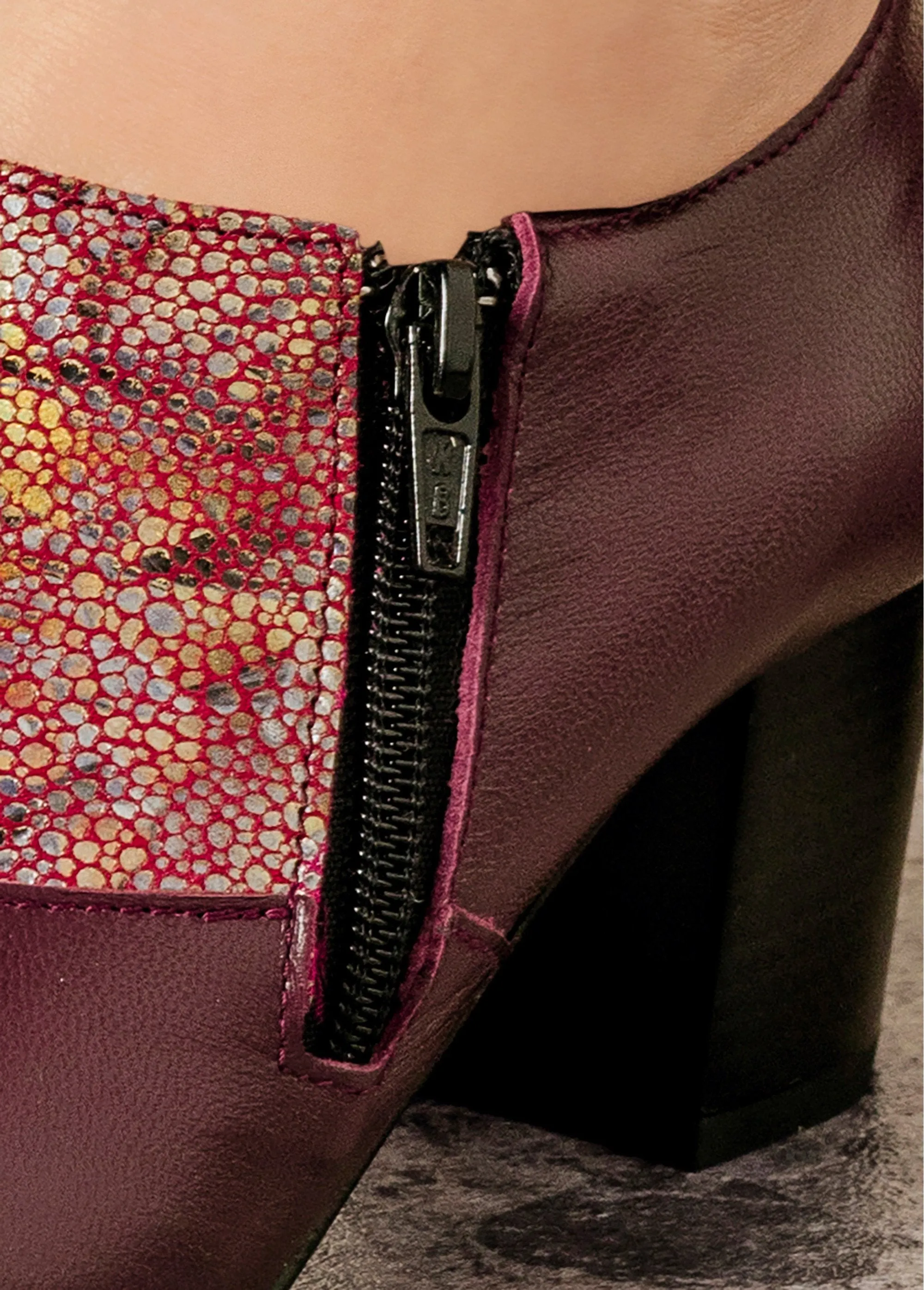 Zipped trotter derby comfort width