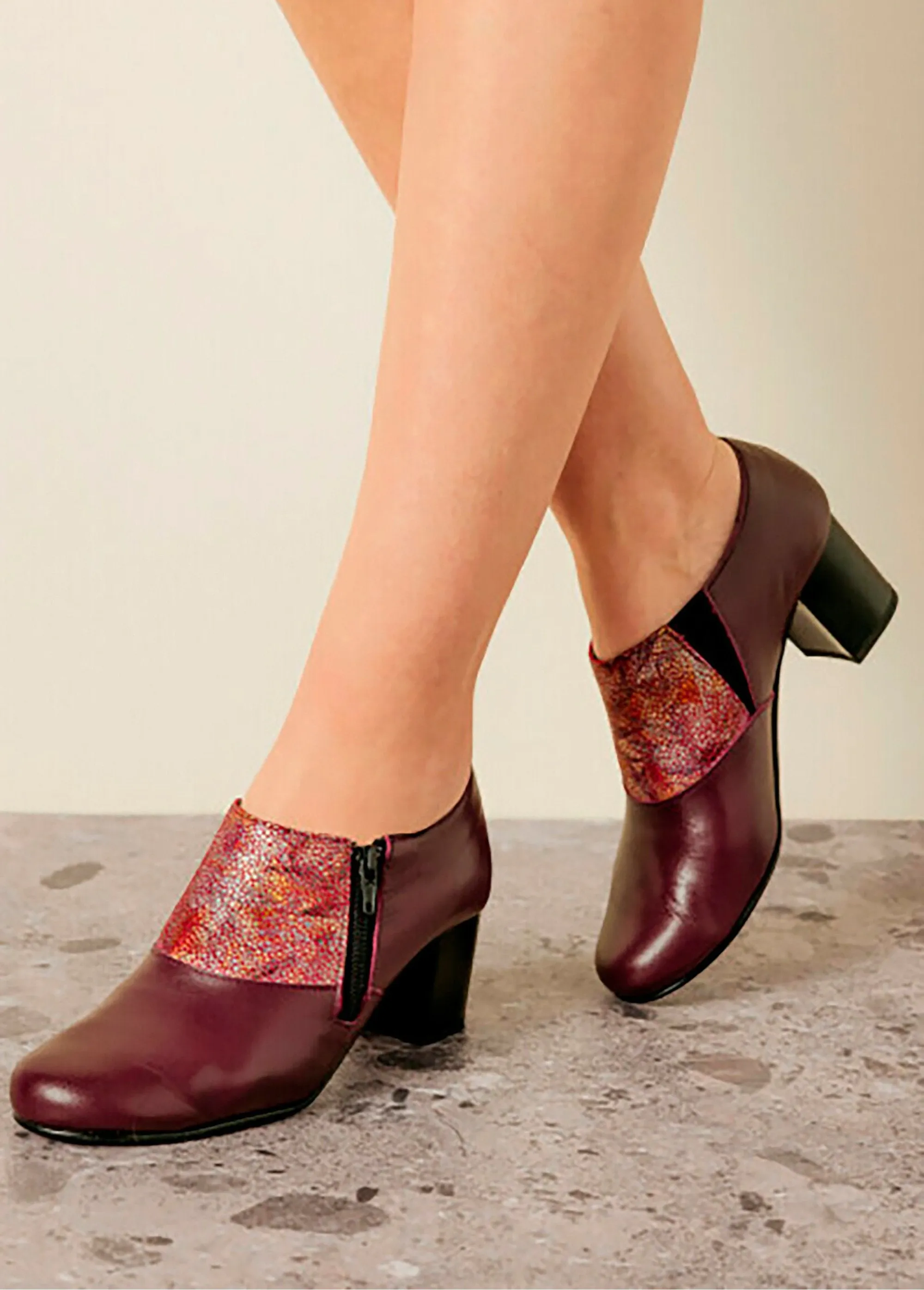 Zipped trotter derby comfort width